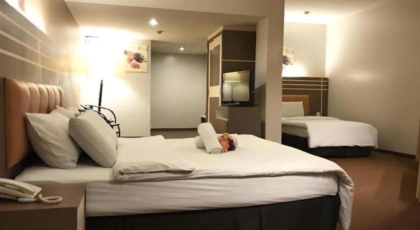 The Landmark Hotel Batu Pahat Exterior photo